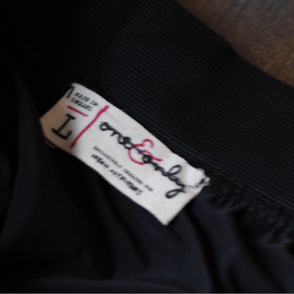 Urban Outfitters Trendy Sparkle & Fade Black Lace Low High Skirt Size L - Picture 6 of 12